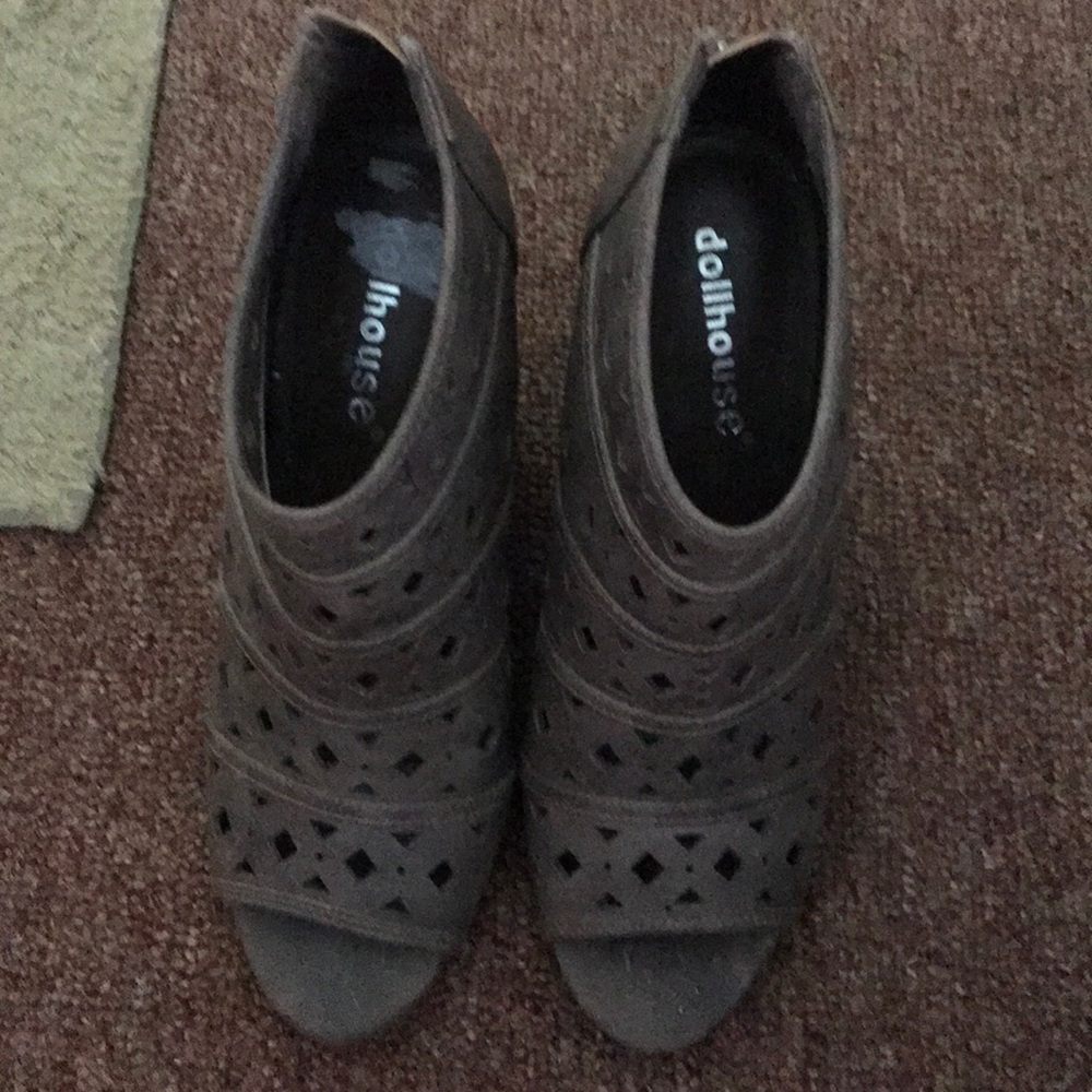 Wedge shoes